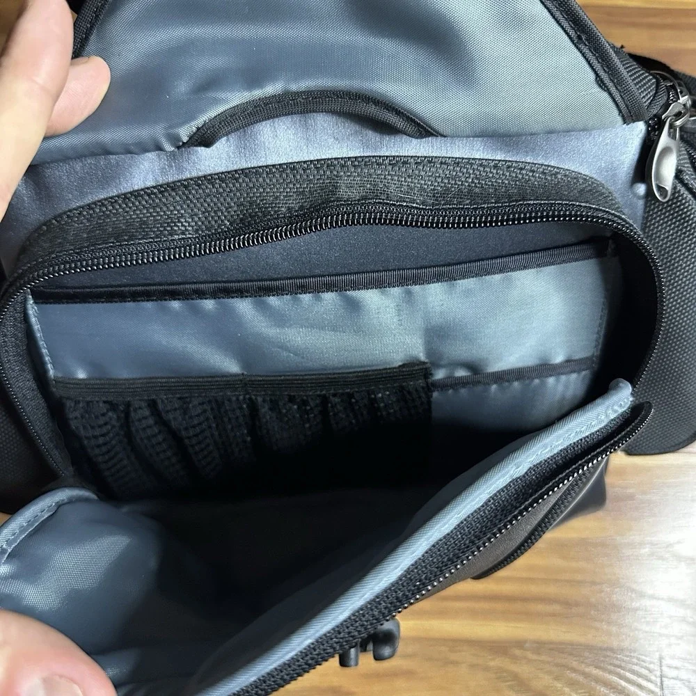 LowePro VS400 Camera Bag Black Should Strap Padded Compartments Canon Nikon